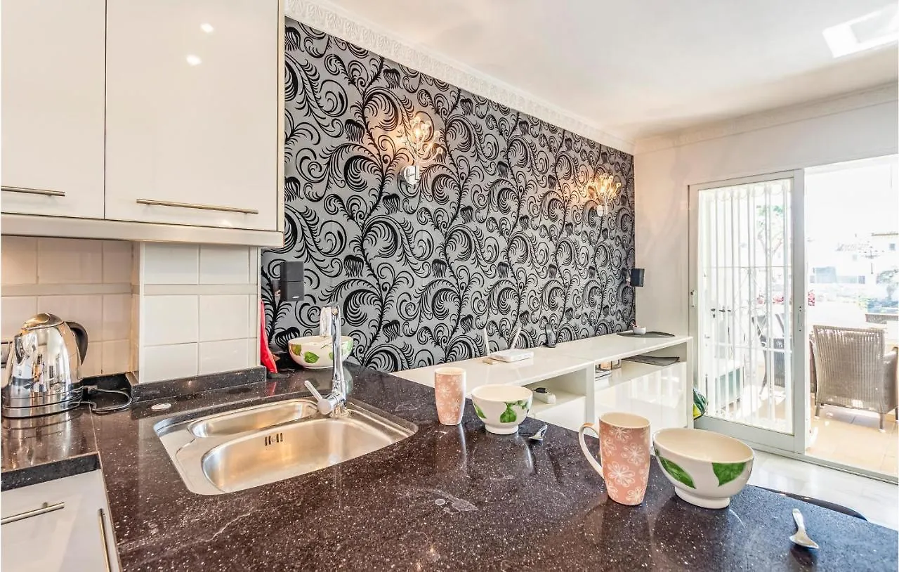 Awesome Apartment In Calahonda With Kitchen Sitio de Calahonda スペイン